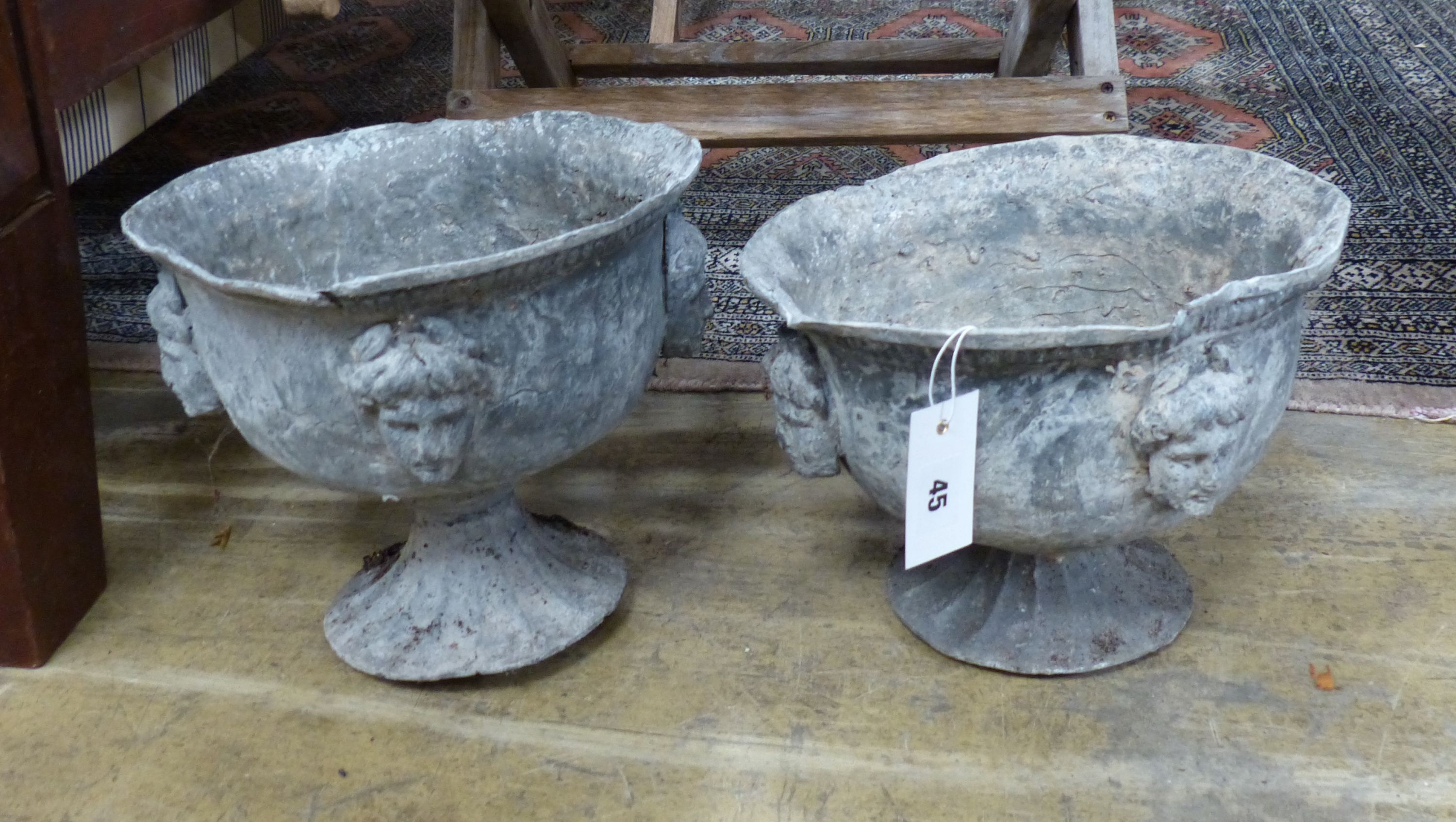 A pair of early 20th century lead garden urns, diameter 26cm, height 23cm